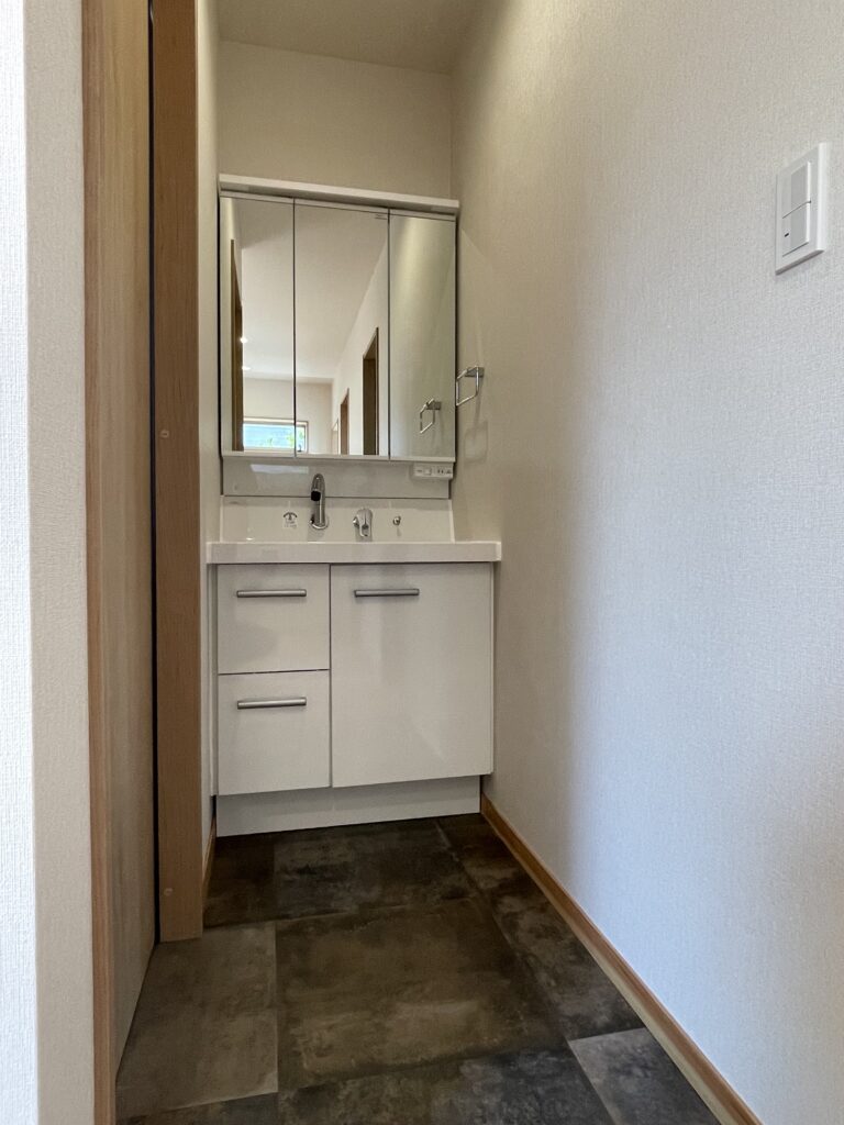 １階　洗面所
新築　木　60代　一軒家