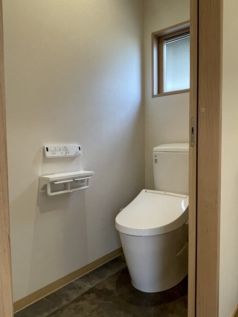 １階　トイレ
新築　木　60代　一軒家